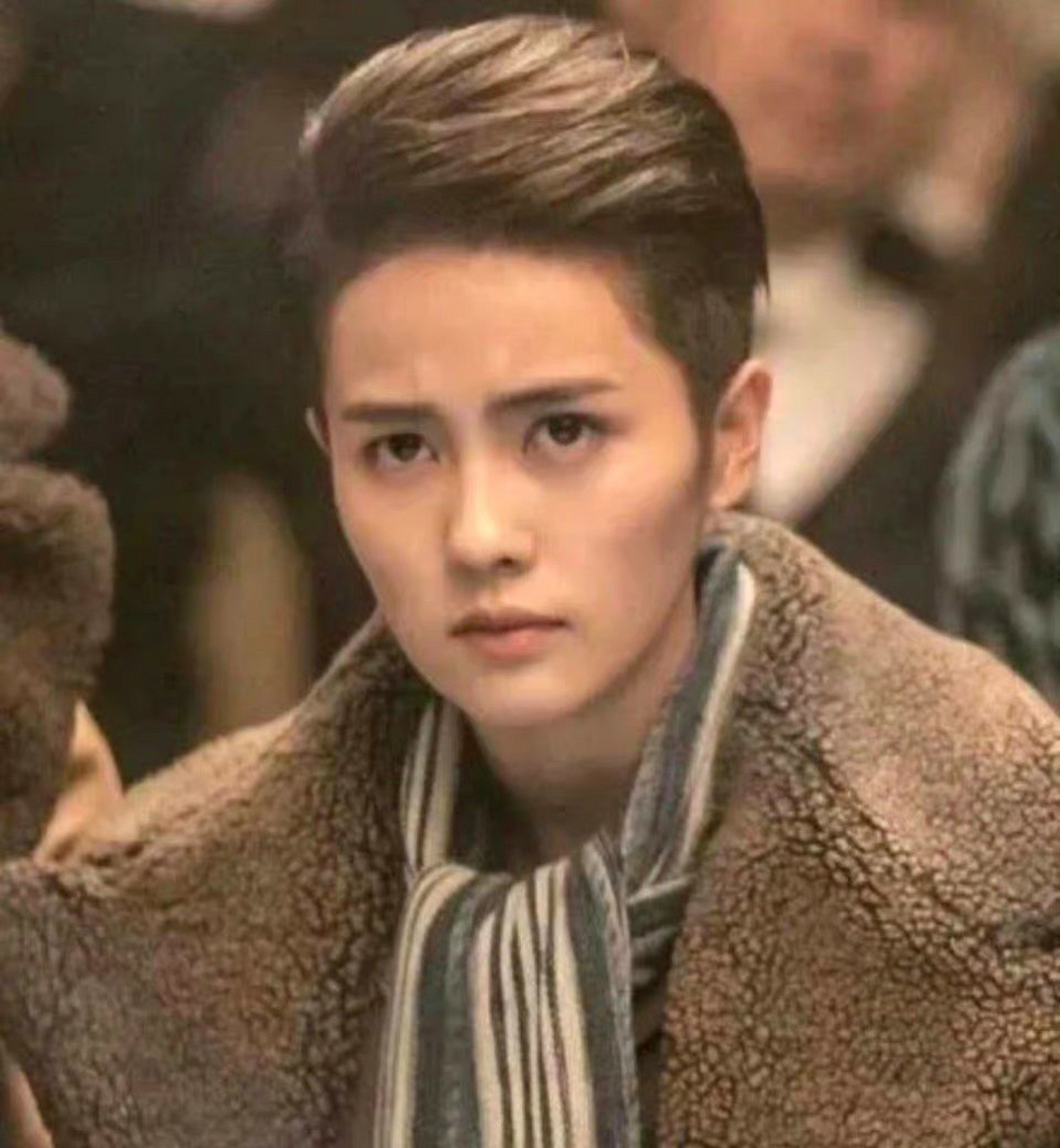 angelababy和白鹿的女扮男装造型,你觉得谁的扮相更突出呢?