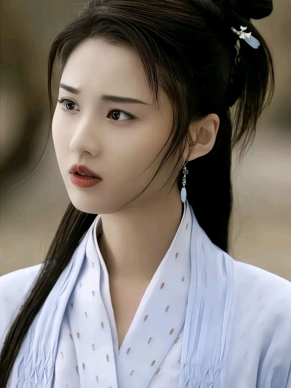 张慧雯古装造型真的是get在我的审美上了,温婉清秀,越看越喜欢#你心中
