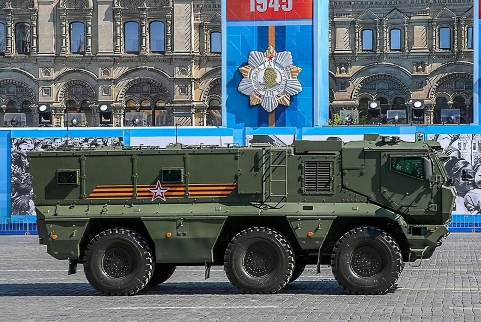 我军已经装备了一种新型的轮式装甲运兵车,这种车辆采用6x6动力,具备