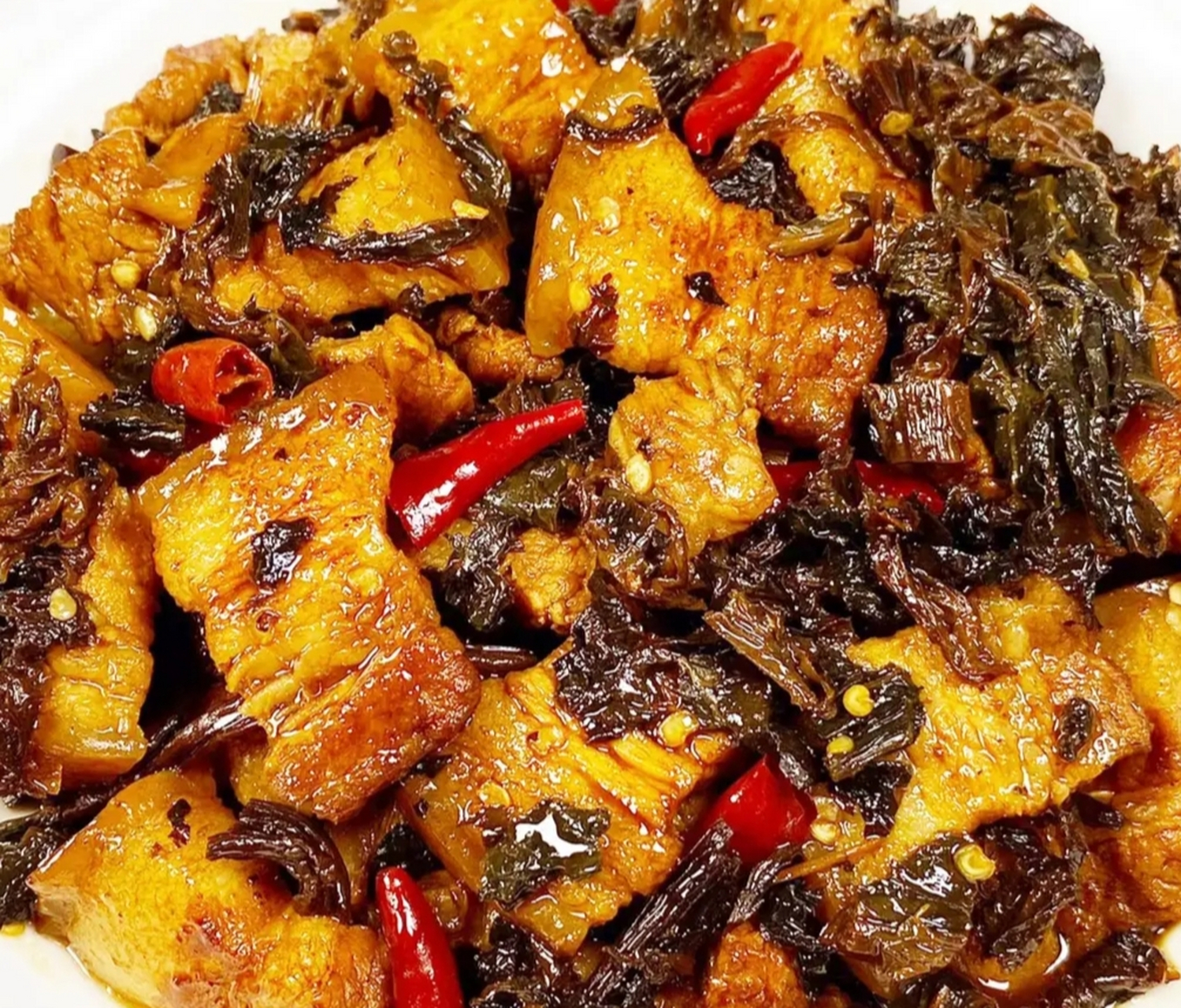 我的美食分享#  梅干菜烧五花肉  食材:五花肉,梅干菜,姜,干澜贩