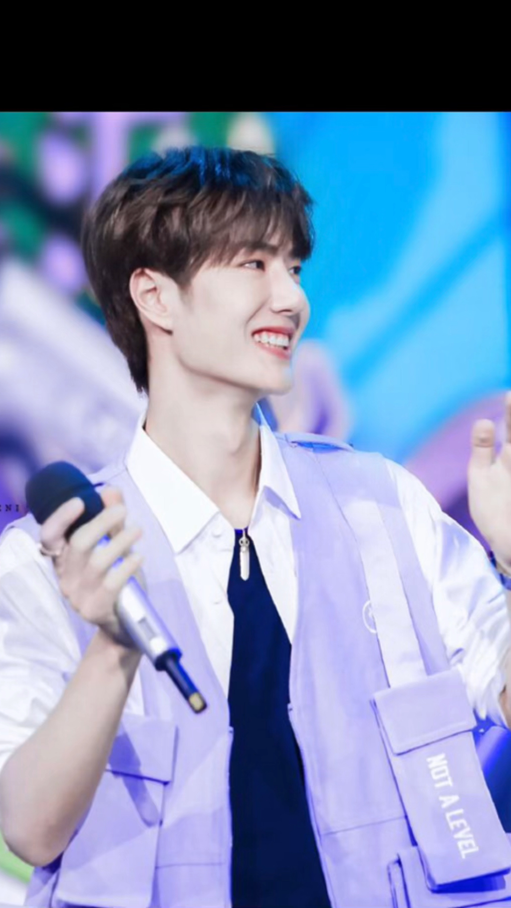 王一博《因为我们在一起》温柔好听,笑容治愈!谁不喜欢王甜甜呢!