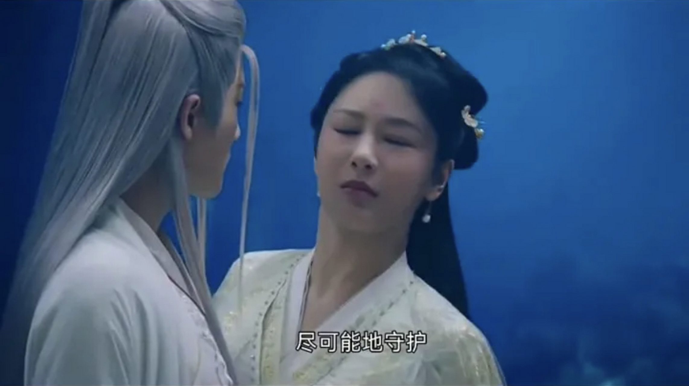 情人蛊就像是相柳和小天之间的"爱情小灵通",也是小天爱他的秘密武器.