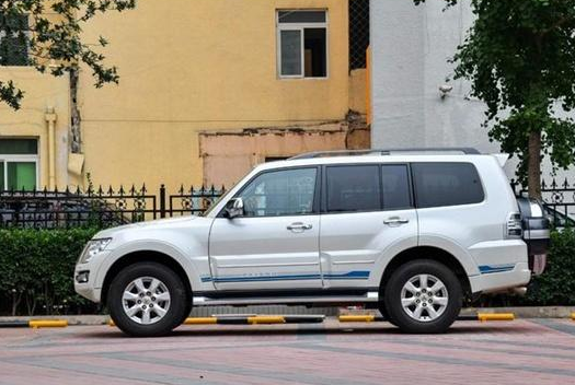 三菱全新越野山猫,7座全时四驱只需35万起,牧马人普拉多比不了