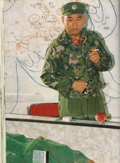 成都军区司令员张太恒的警卫排长在街上被歹徒打伤,将军非常气愤