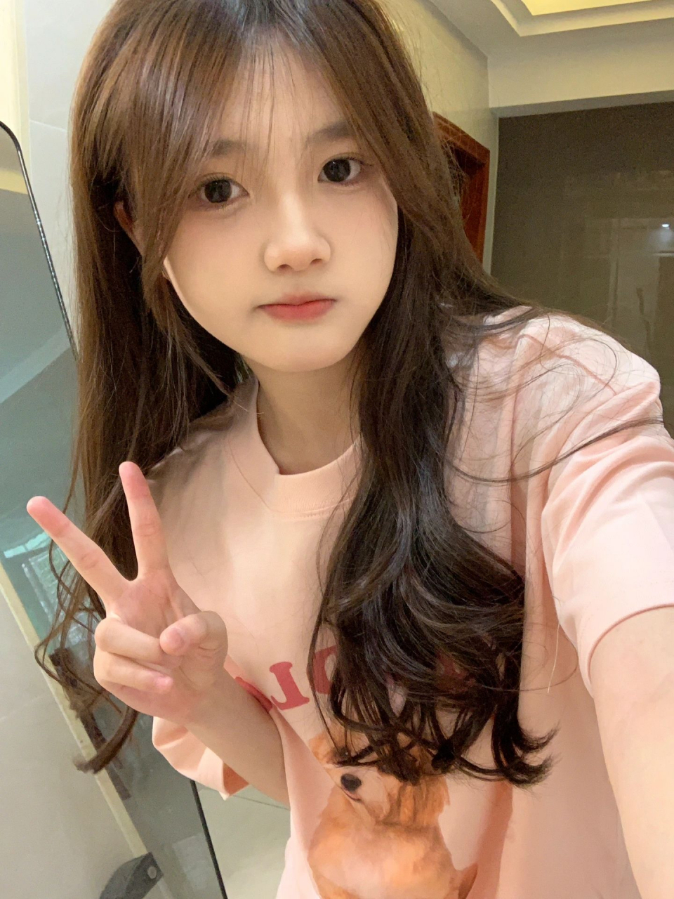 晓晓,18岁,165cm,45kg,标签:可爱,清纯甜美@上海