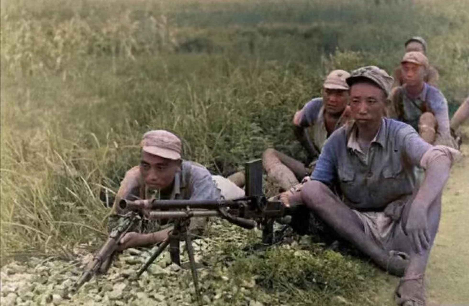 1937年,20万川军将士兵分三路步行出川开赴抗日前线.