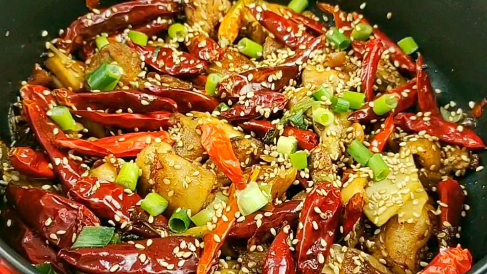 闯关东同款招牌菜,爆炒活鸡,做法简单,肉香浓郁鲜辣嫰滑