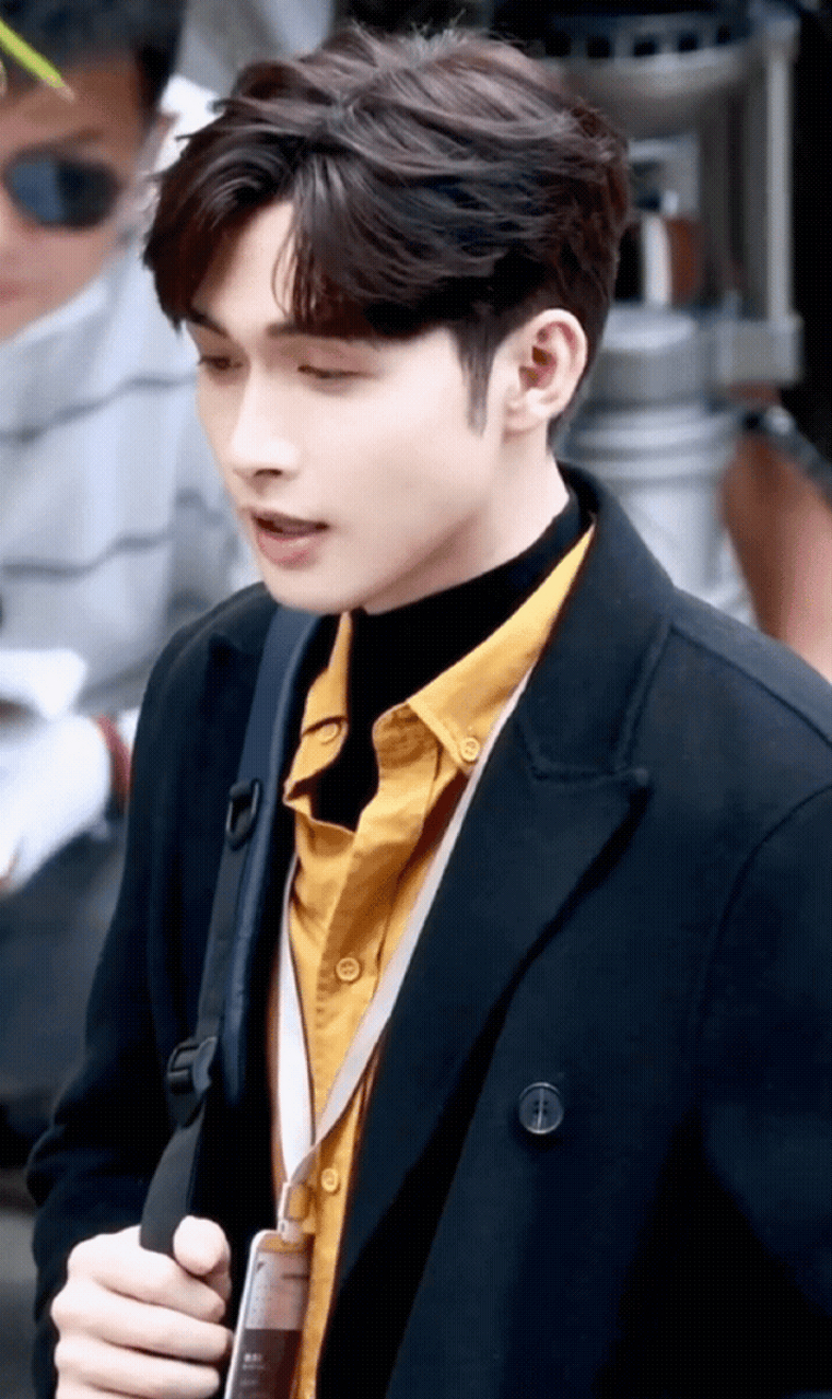 张彬彬新剧黑色风衣造型好帅! #gif创作人