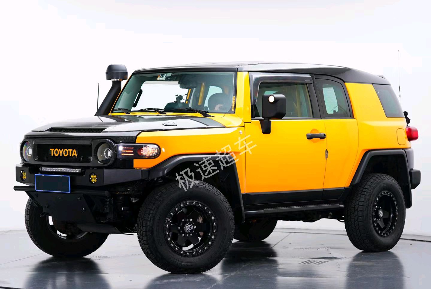 具备"大玩具"风格!对开门 v6引擎 四驱,实拍丰田fj酷路泽
