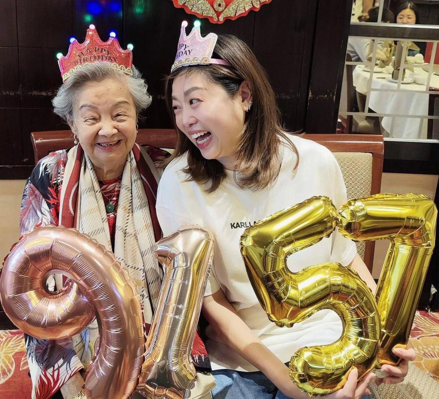 香港知名女星,曾经的 tvb 艺人梅小惠的母亲迎来了91岁生日.