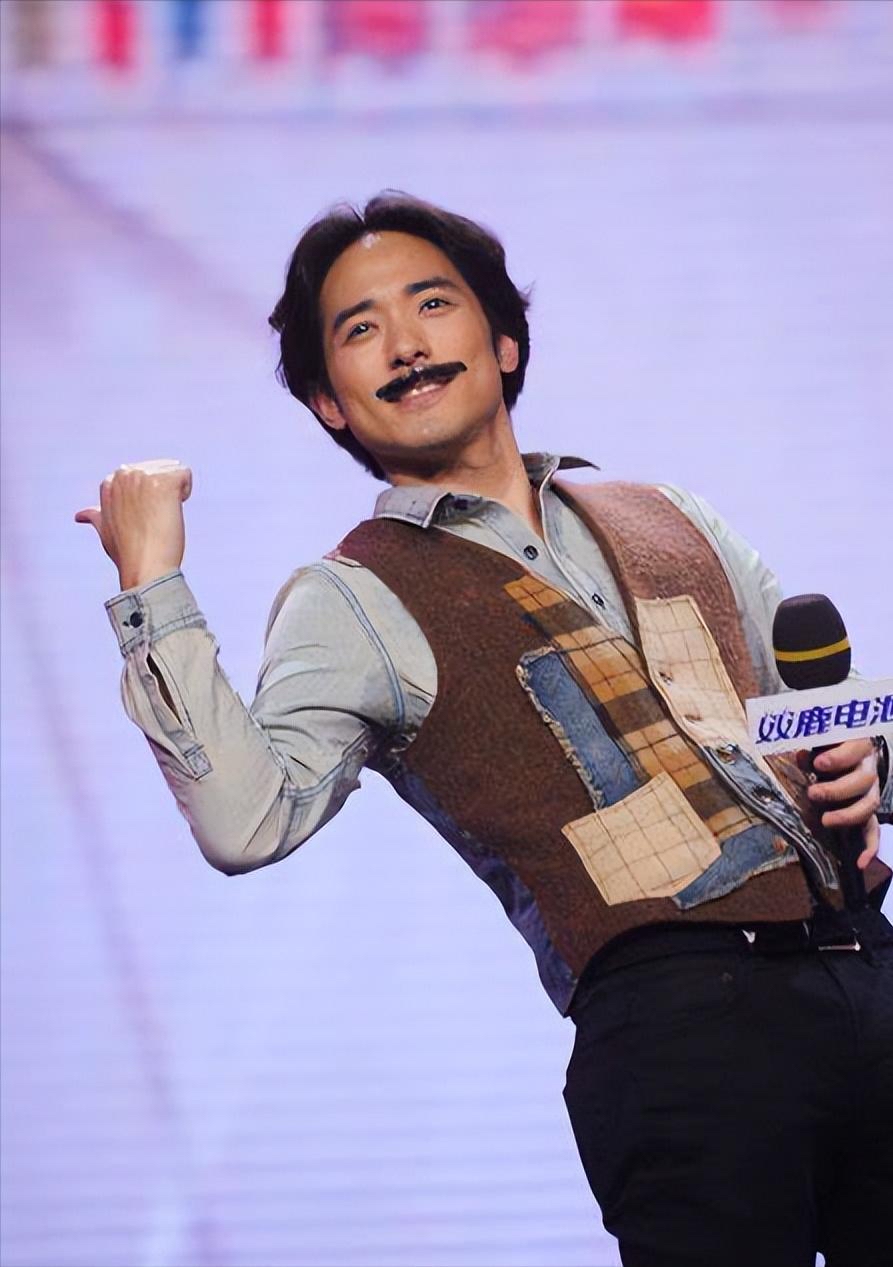 75岁林子祥获家人庆生!圈中爱子携女友露面,小胡子像极父亲