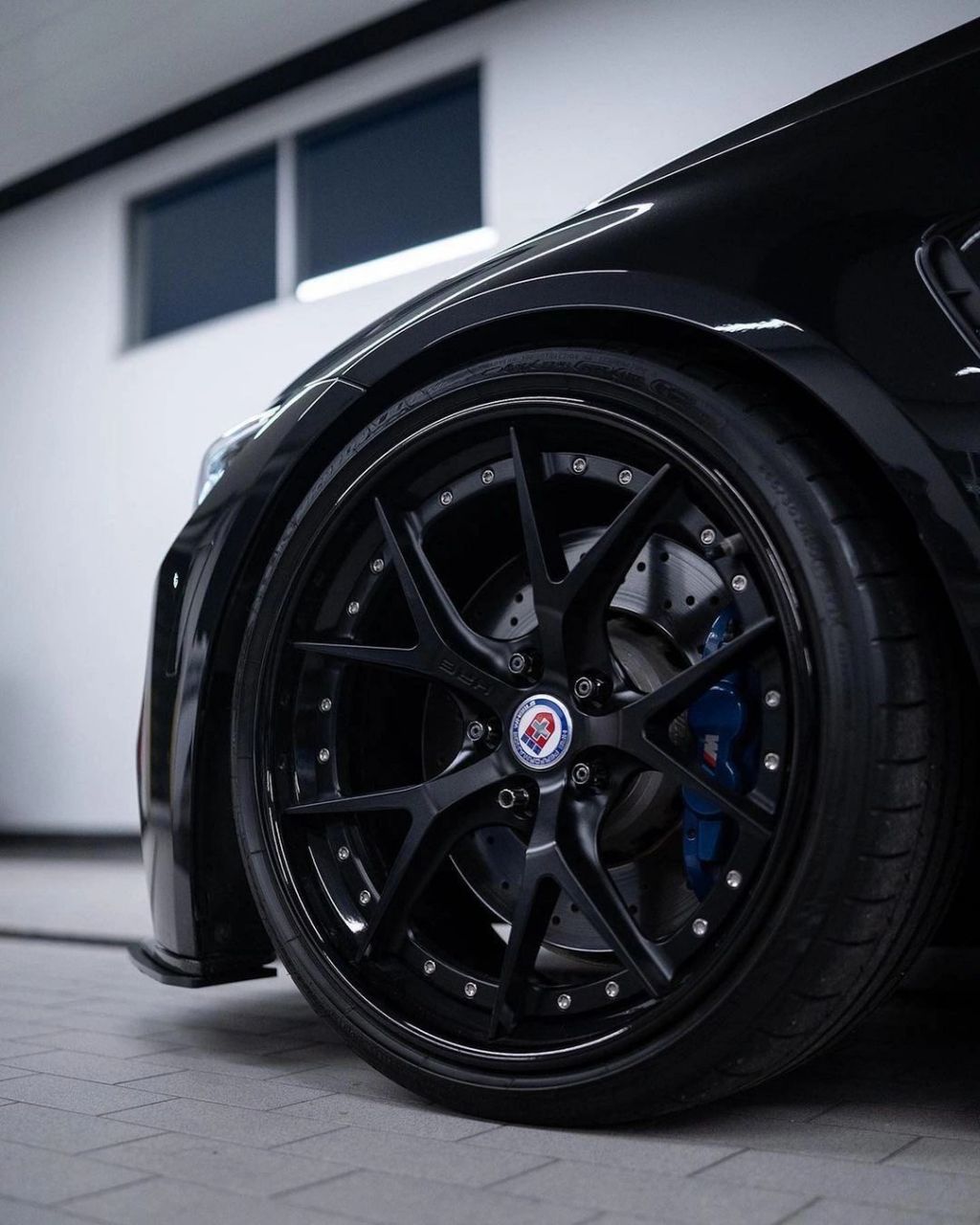 黑武士外观颜色 是不是你心目中最钟意的一款车型 经典的恶魔之眼以及