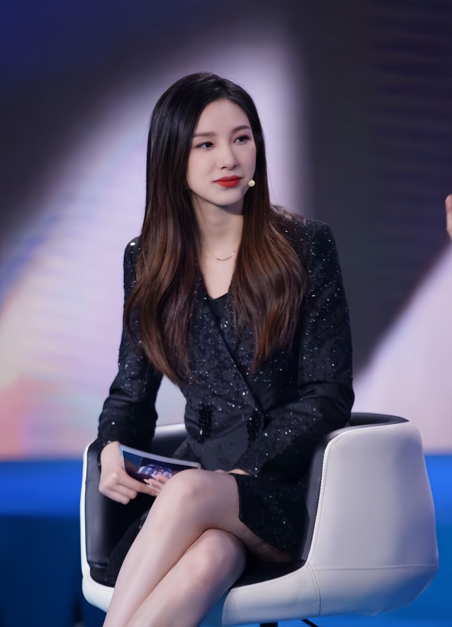 2011年,18岁的马凡舒在一场时装秀上身穿泳装走秀.