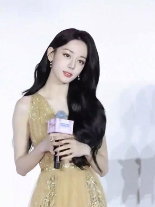 迪丽热巴,不一样的美!