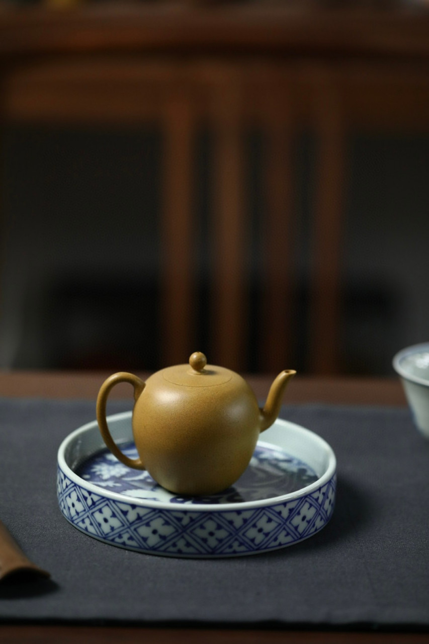 美人肩|优质黄金段|125cc|半手  美人肩壶,便是以美人而名,宛如古代女