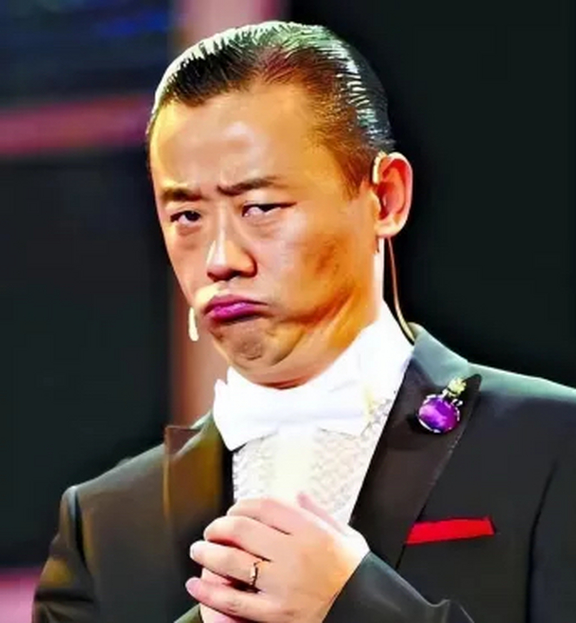 周立波最辉煌时,年收入6000万,每天吃3个海参,1盅燕窝,而且平日里最