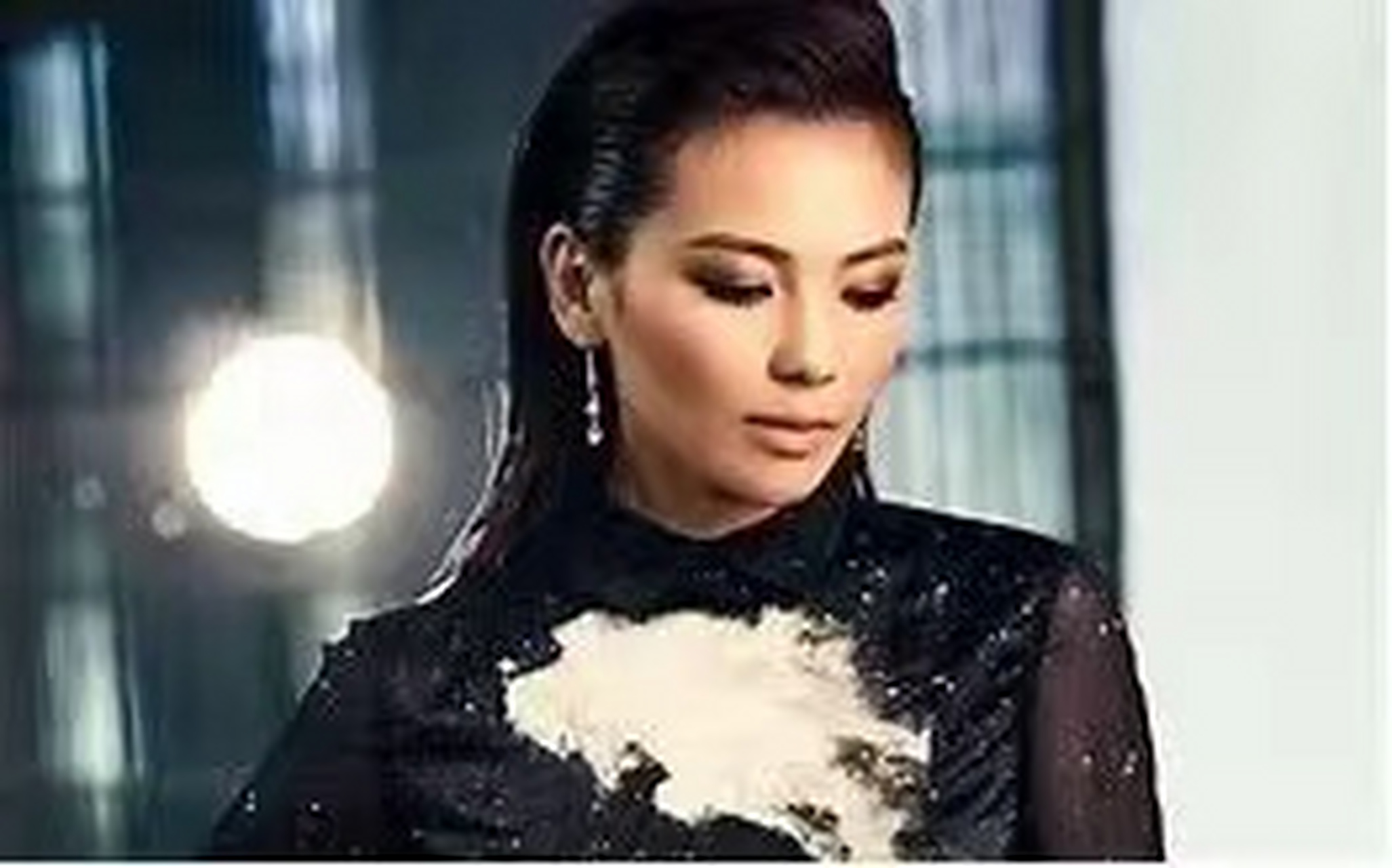 那年,刘涛拍摄《天龙八部》时,深夜在帐篷里与胡军玩起了"咏鹅",甚至"