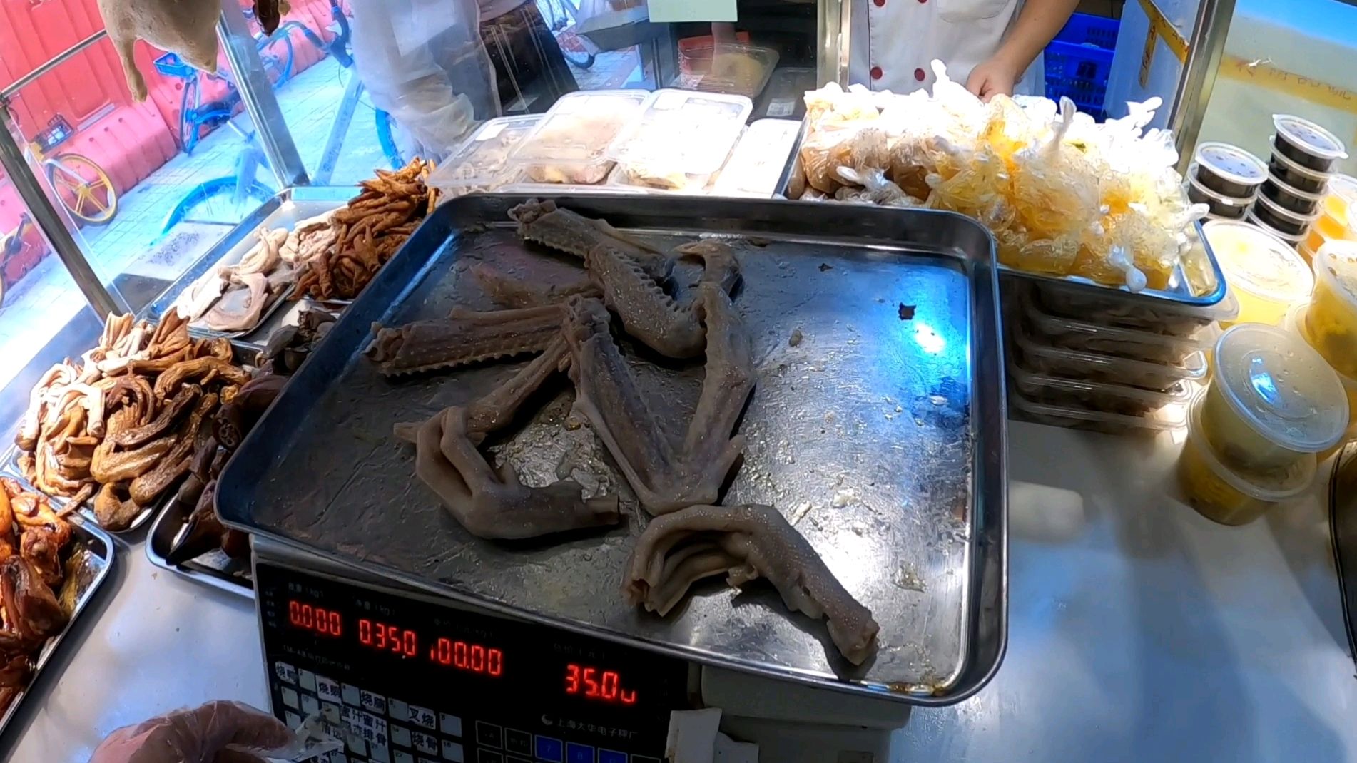 在广州鹅掌亦有多好卖?看看这档口,来买的食客络绎不绝