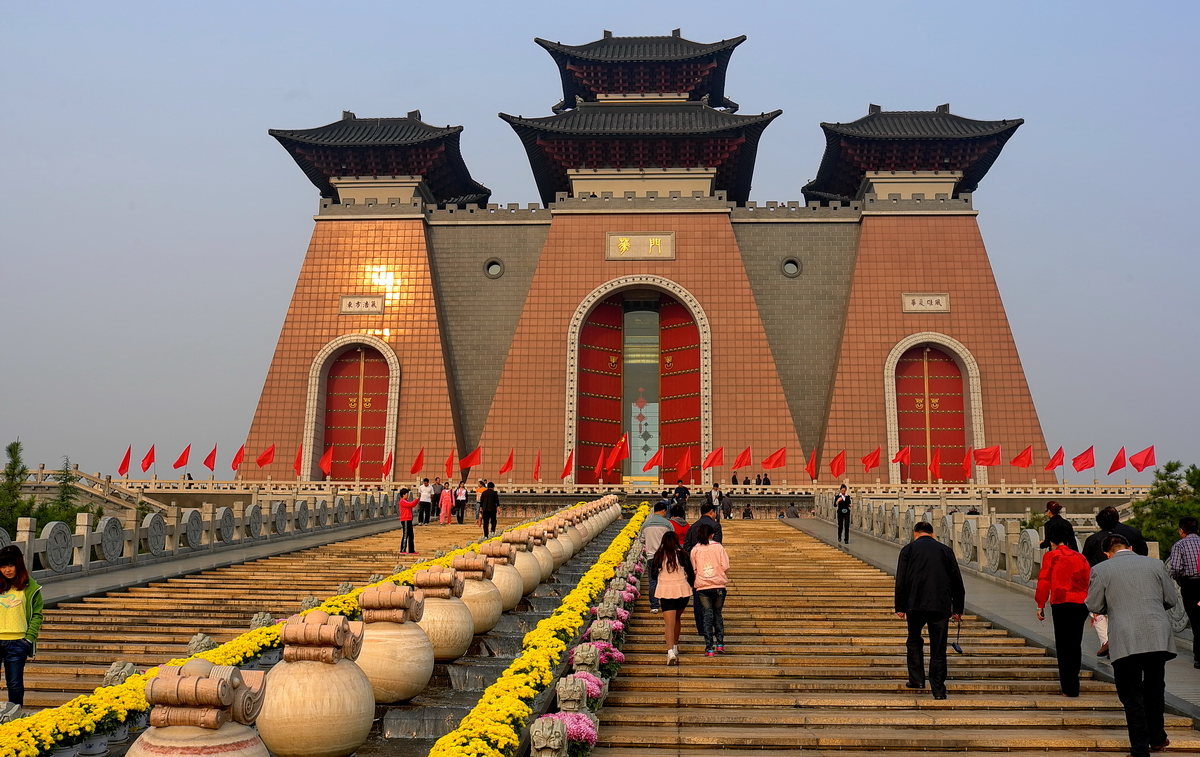 我国"最高"的门高50米,堪称"天下第一门",历时3年打造