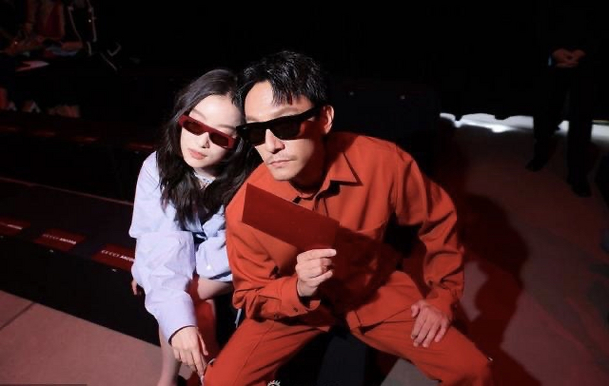 张震和倪妮米兰时装周合影,有一种强烈推荐感觉,这俩人好有夫妻相