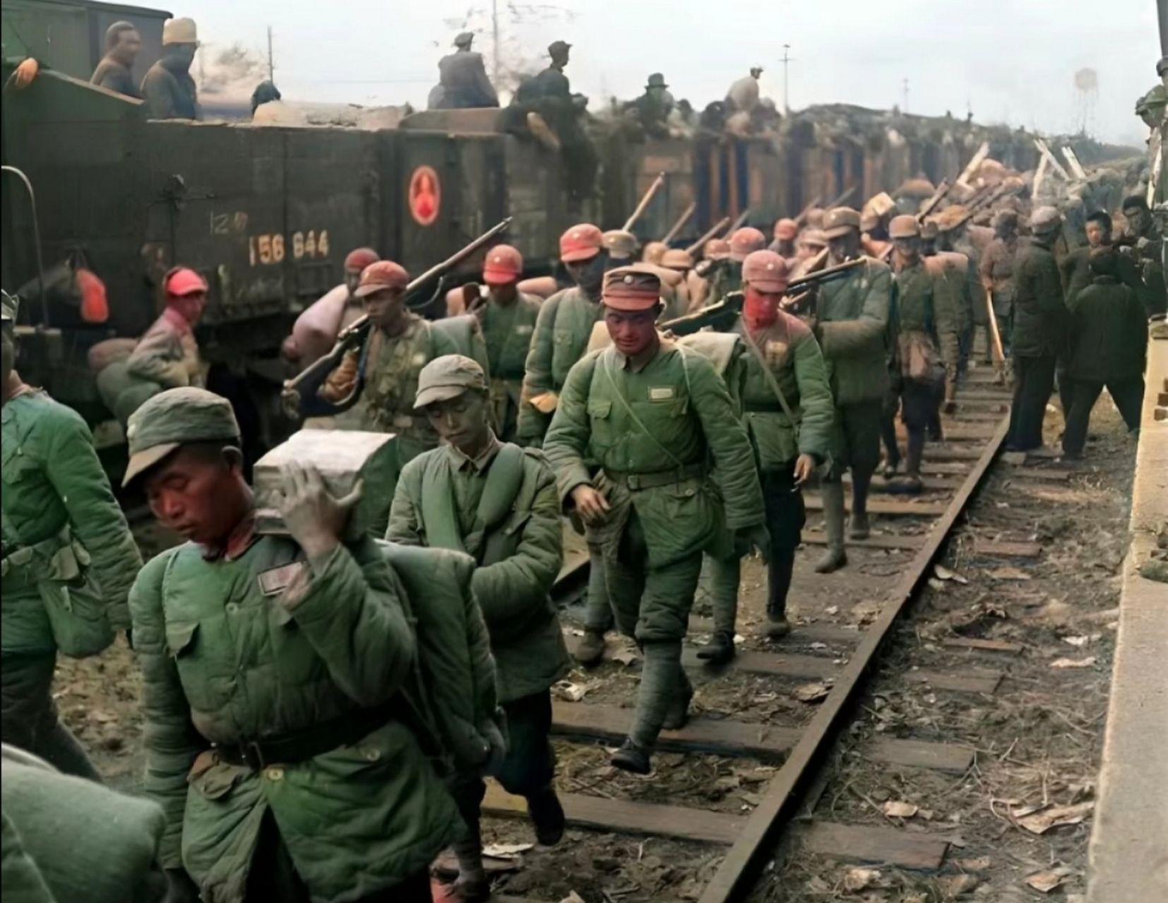 1948年11月,解放战争期间,国民党军队在战场节节败退,不断调兵遣将.