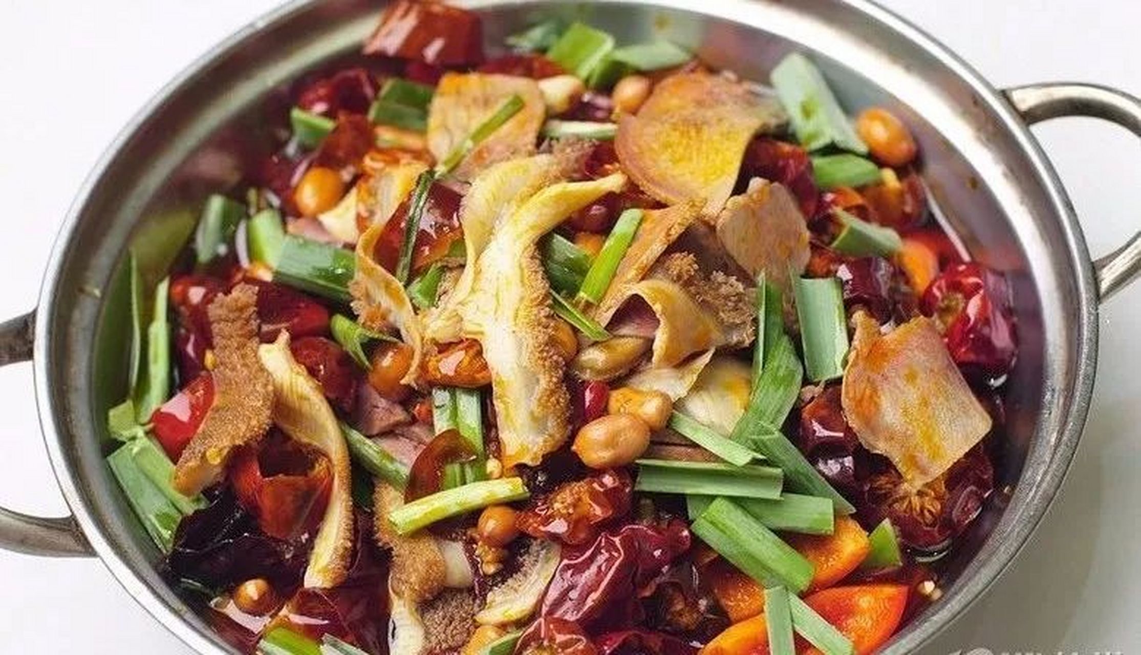 麻辣牛杂美味诱人,可以有多种制作方式,以下提供三种方式: 方式一: 将