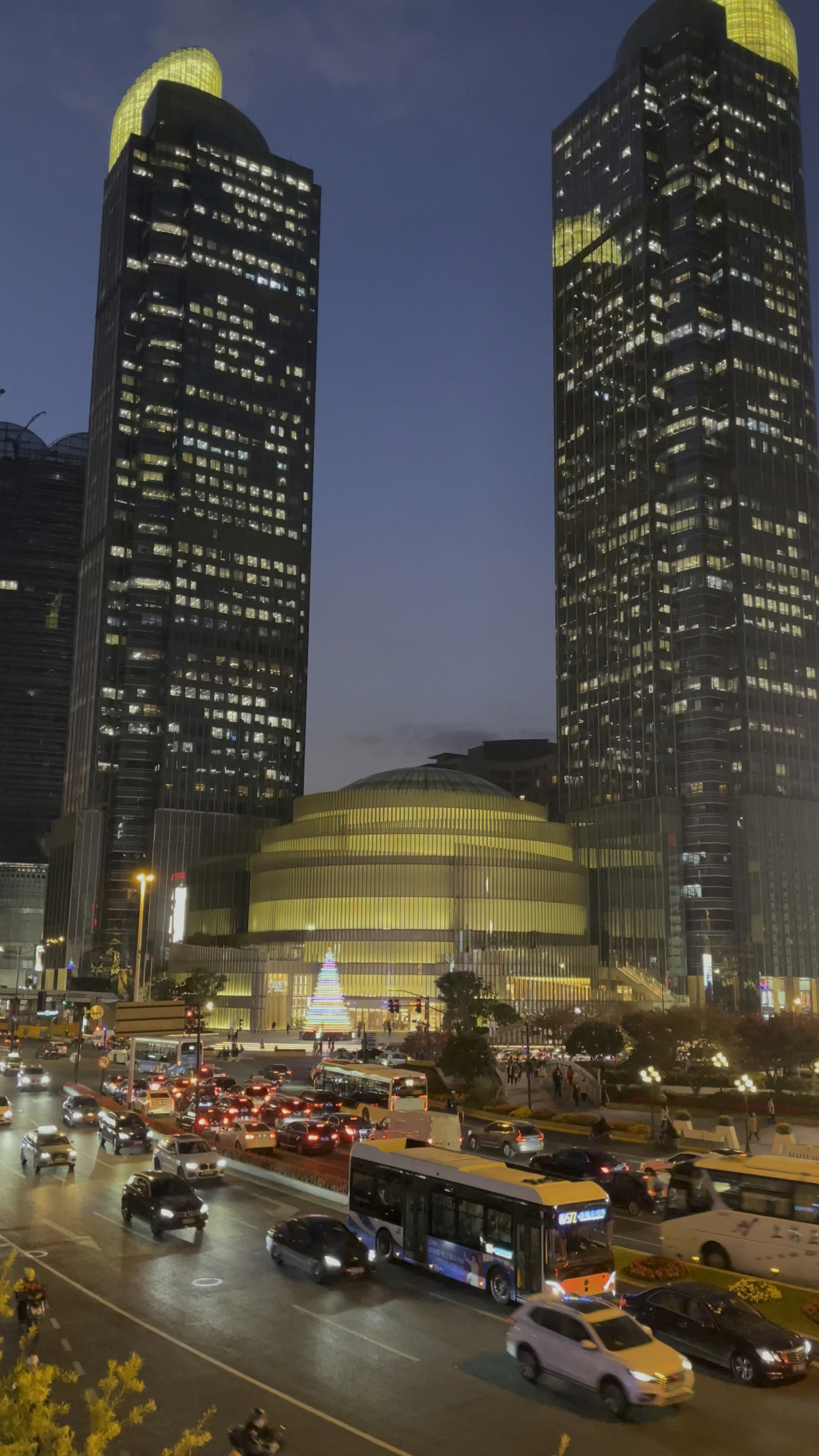 平安夜前上海徐家汇迷人夜景