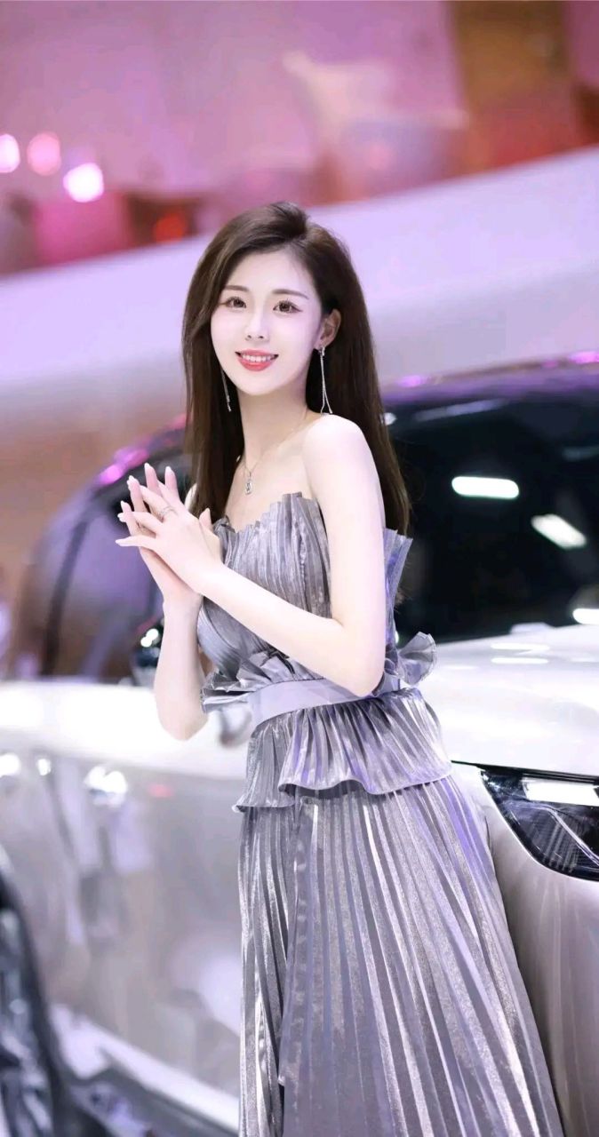 al车中国# 《俊逸优雅》  时代美娇颜,靓女婉清岚.