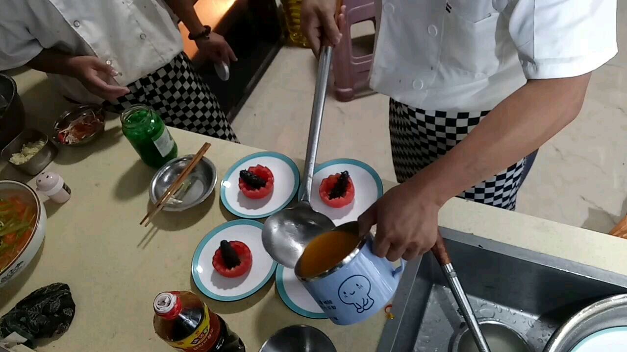 大家很少见的金汤海参,赶快来学习一下做法,学会你就是星际大厨