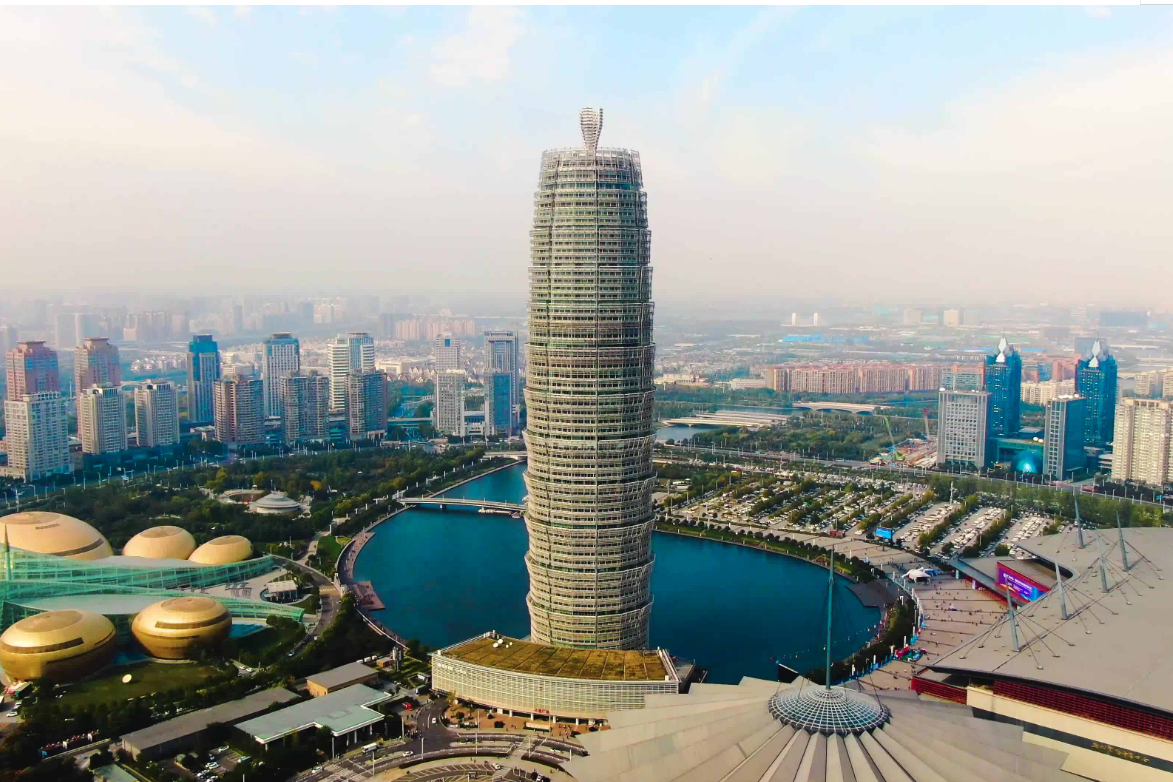 不知大家怎么看待郑州又一地标建筑走红,耗资22亿高280米,却被戏称为"