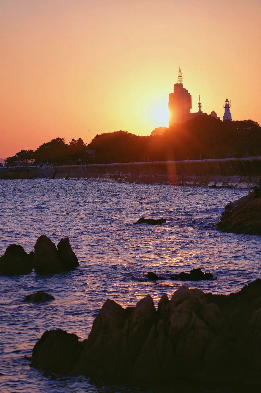 山东青岛,小青岛公园,海边等了一场唯美日落.