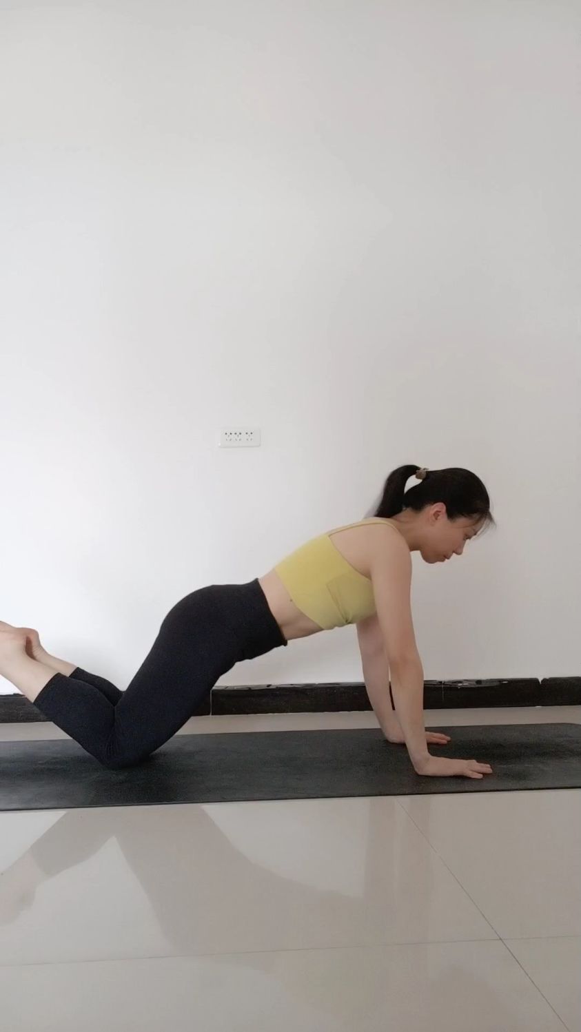 每天30个女士俯卧撑,纤细大臂瘦腰腹