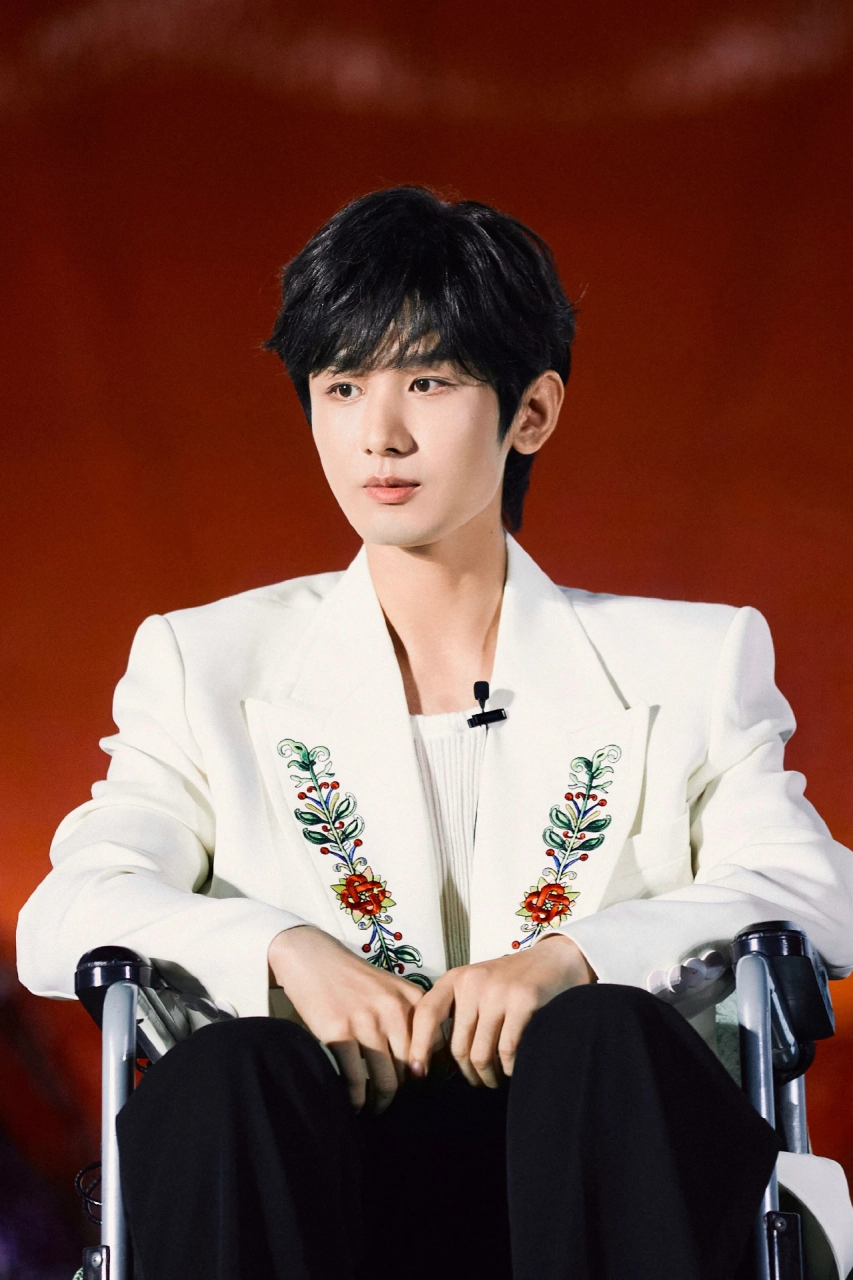 成毅最近缺席了好几场需要出席的现场商务活动,而且给出的原因都是