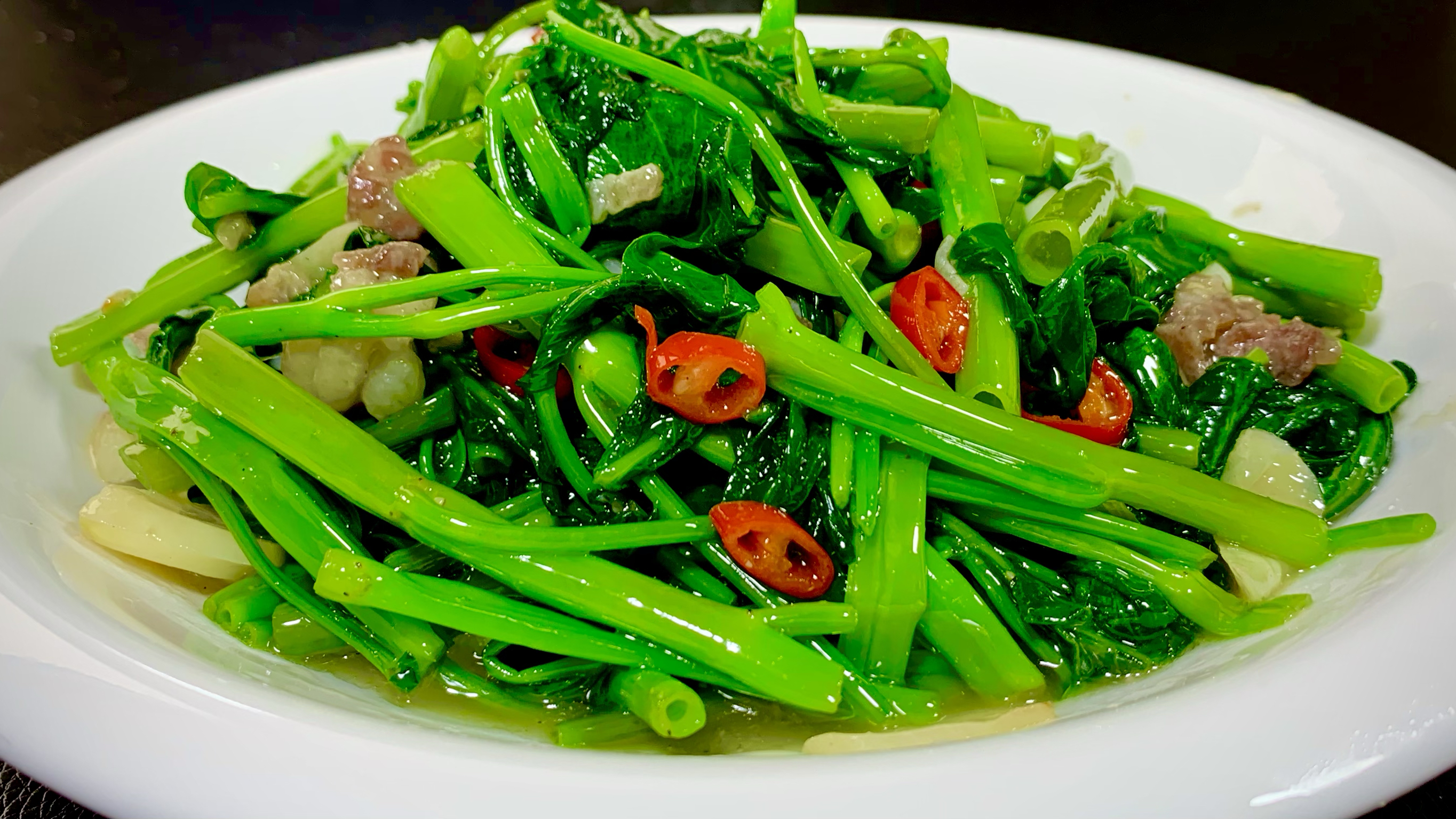 炒空心菜直接下锅炒就错了,总厨教你饭店不外传技巧,翠绿又好吃