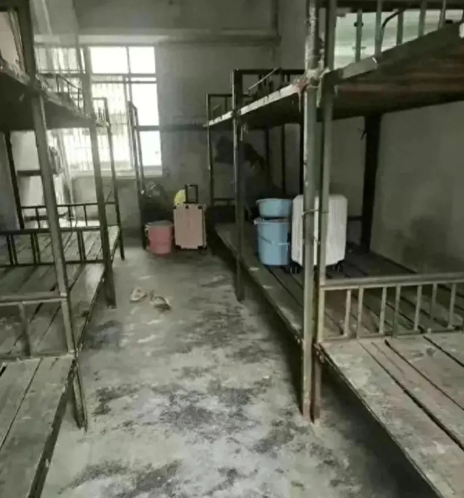 学生宿舍有待改善!