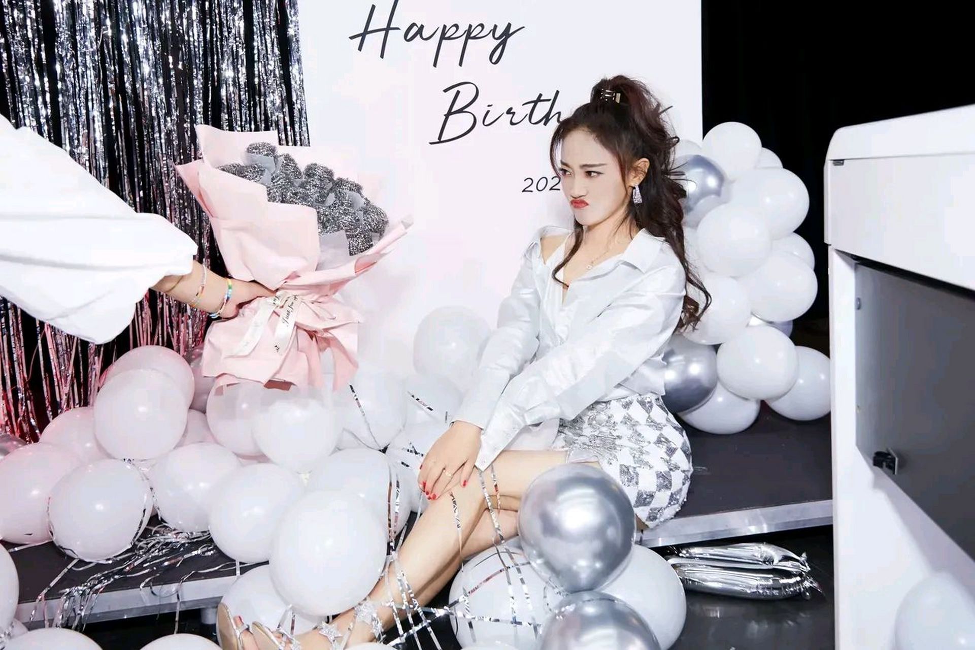 玖月奇迹的王小玮,生日照大曝光  没想到离婚以后的王小玮看起来过得