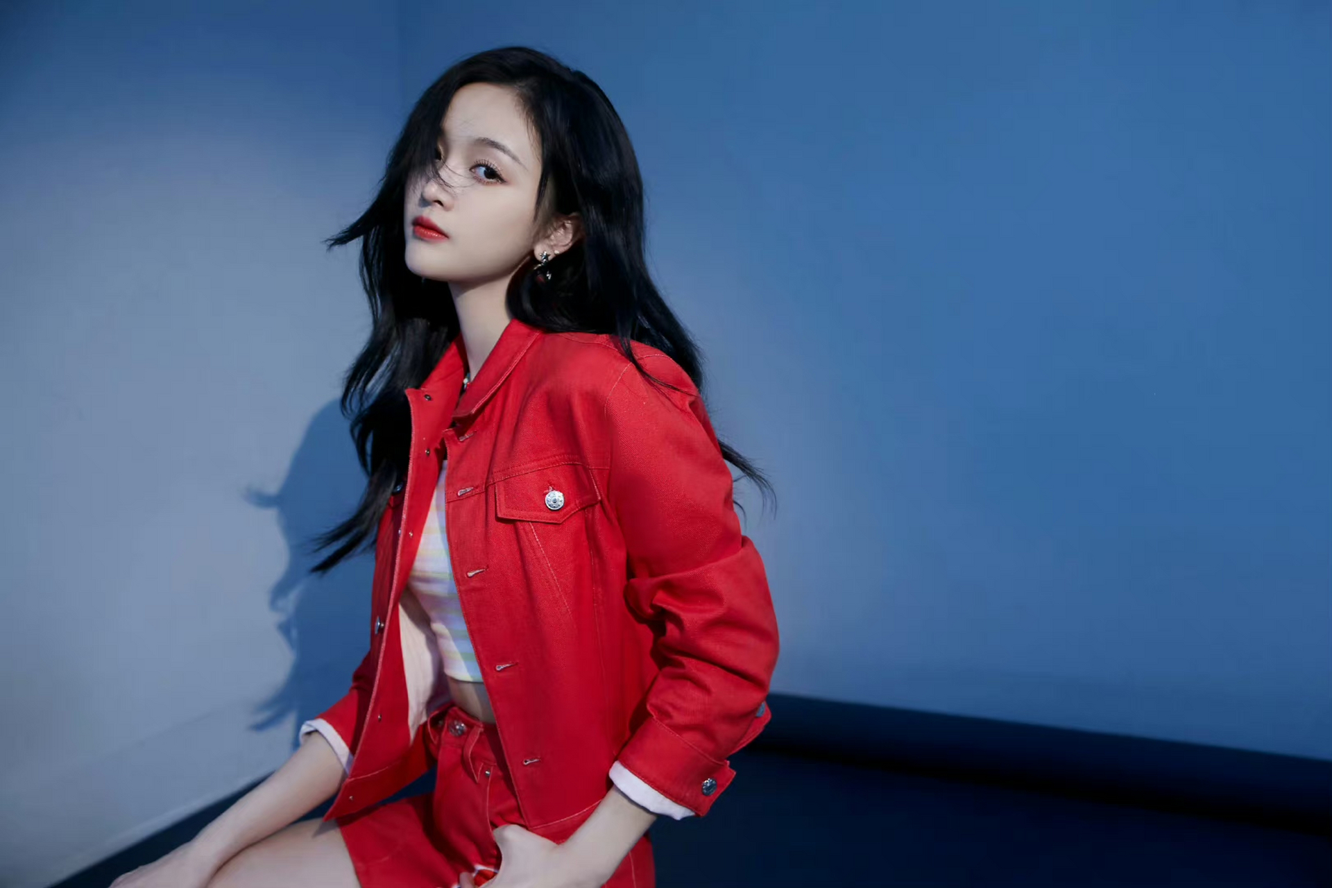 吴宣仪一身红色装扮真的是太惊艳了!#养眼美女