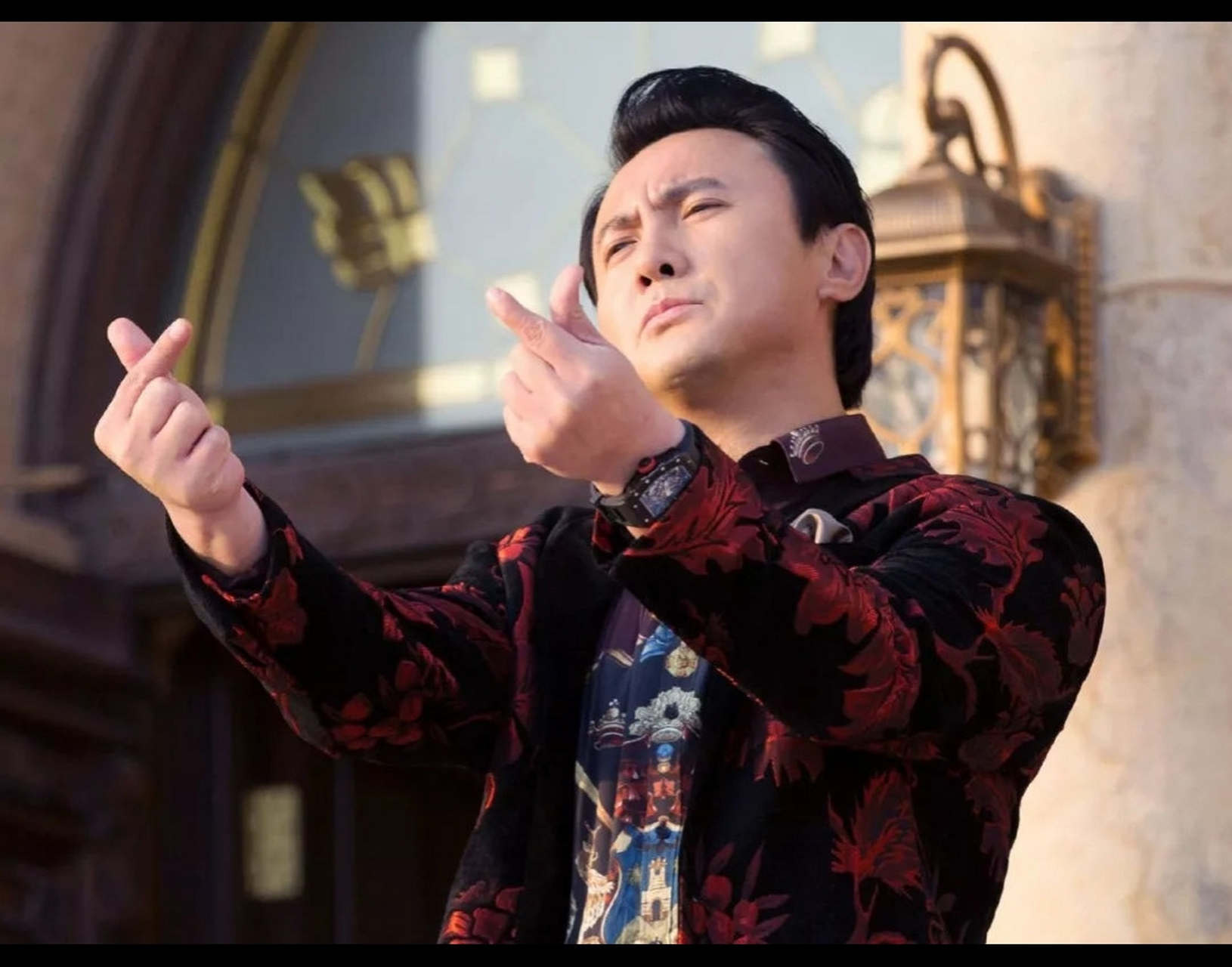 电影推荐电影《西虹市首富》讲述了一个毫无背景的小职员王多鱼意外寻