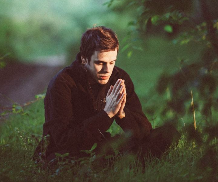 坚定自己的信念,努力后的凝然不动与抑郁症的惰性完全不同