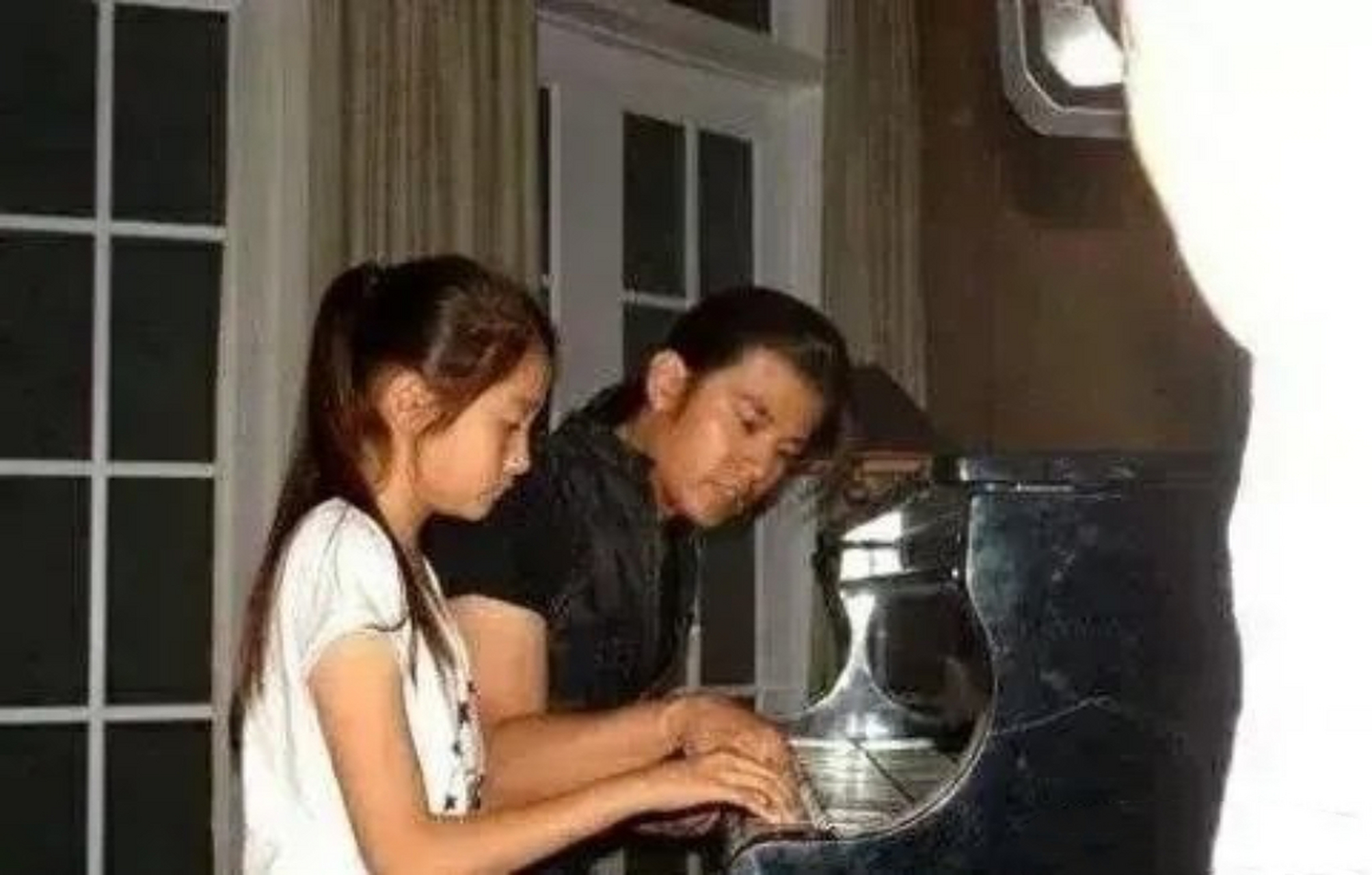 早期的"周杰伦和关晓彤"尽然认识[思考][思考]这么看关晓彤红是必然的