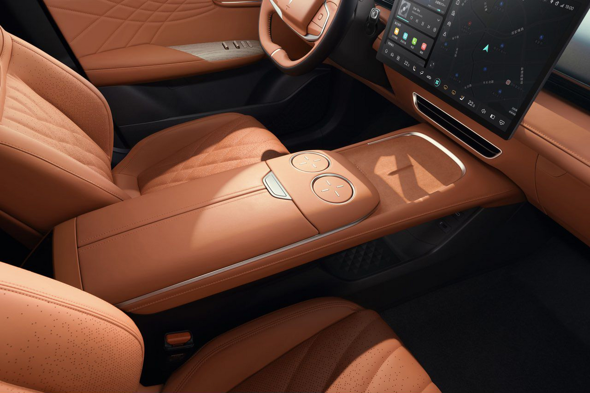 s7车长4750mm,轴距2900mm,尺寸和形态都无比接近model y,车内空间是有