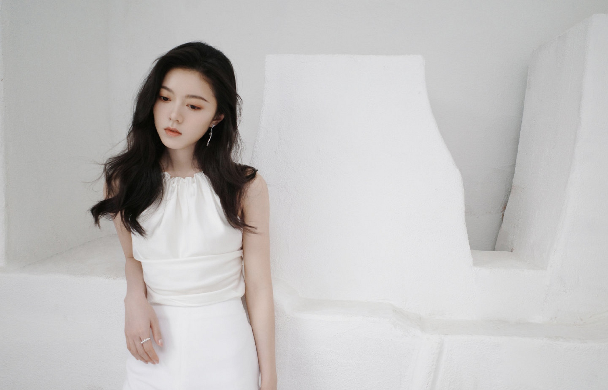 赵今麦白色短裤穿搭,青春活力#赵今麦