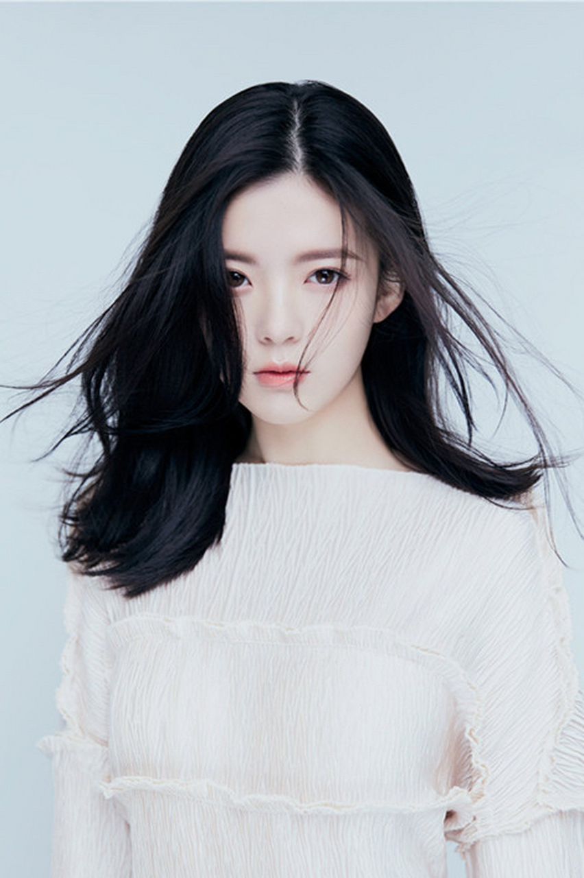 出生于河北省唐山市,毕业于北京电影学院表演系,中国内地影视女演员