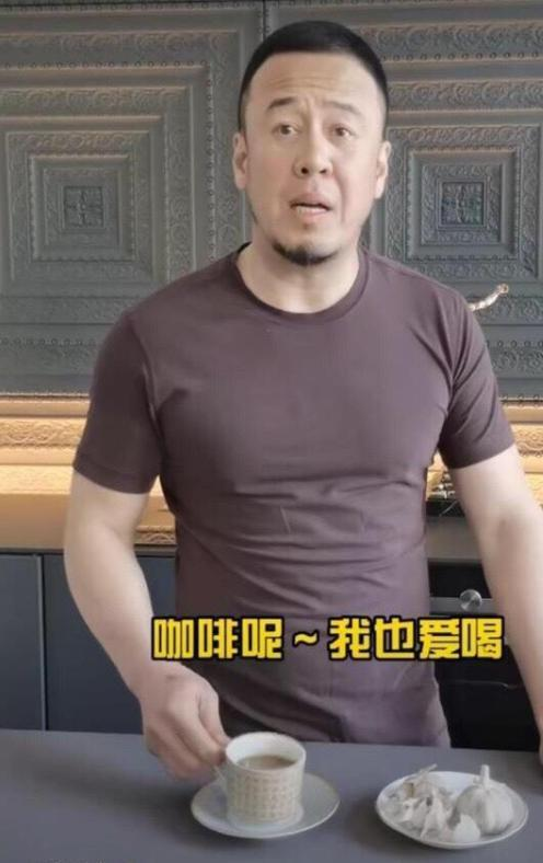 杨坤点评歌手许嵩,唱歌没表情也没感情,但很有想法词曲很灵性?