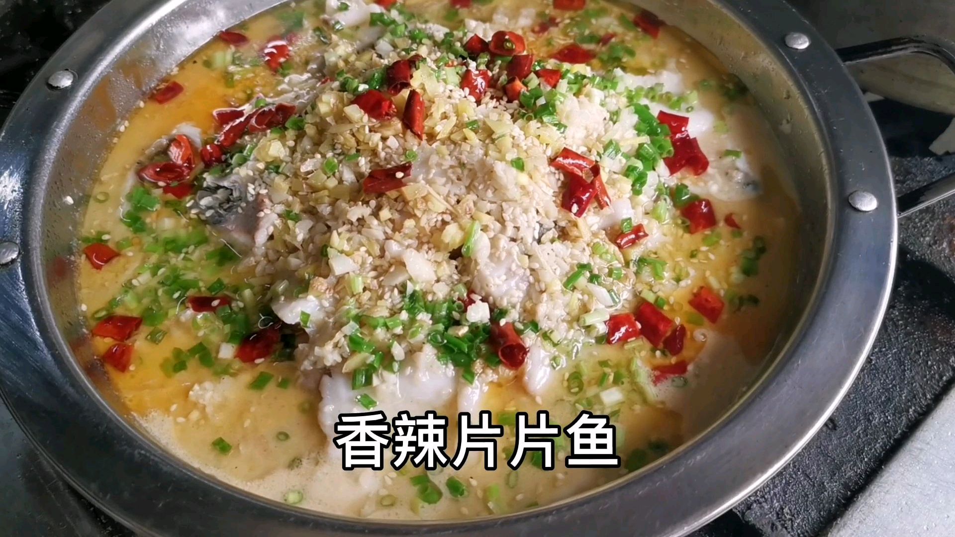 草鱼下片片,湖南常德厨子简单操作,汤白鱼嫩味香辣,吃过就爱了