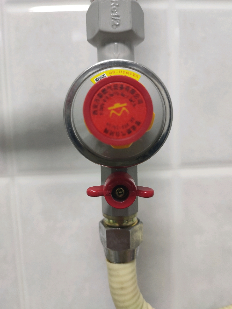 自从安装了燃气安全阀以后,经常出现做早餐时第一下打不着燃气灶的