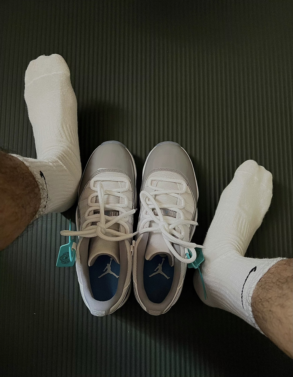 体育生都比较喜欢穿的款式,球鞋穿在脚上舒服,有利于运动时发挥最好