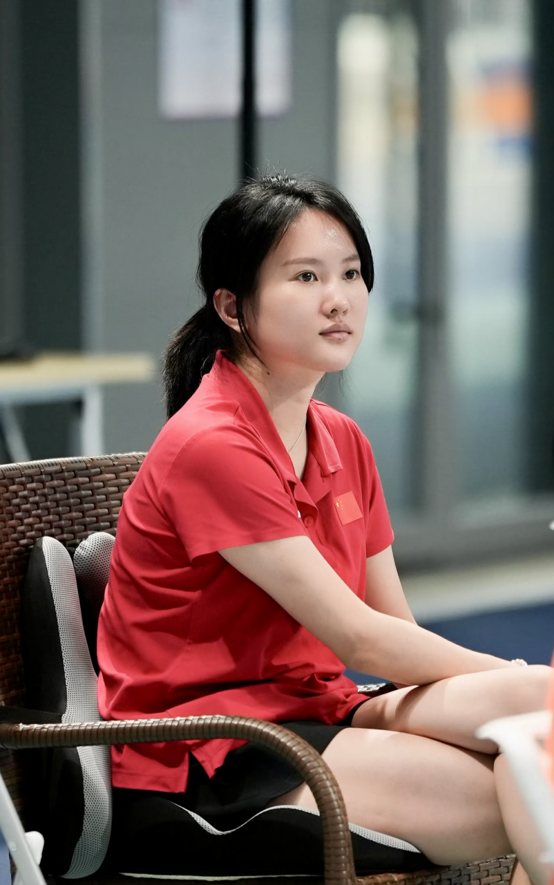 陈若琳退役后感觉人长开了,比之前也胖了一些,非常有女人味儿.