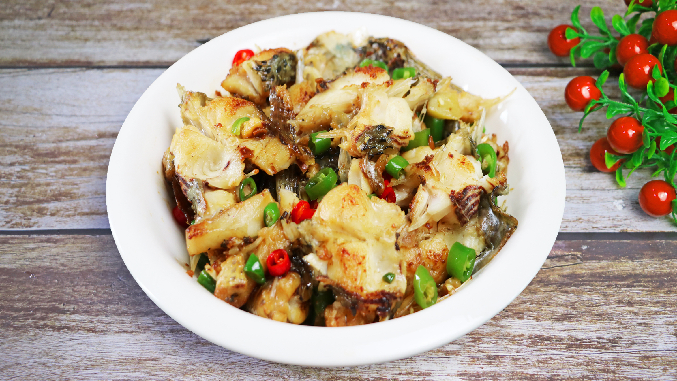 罗非鱼怎么做才好吃?今天教你新的家常做法,鲜香入味,吃着过瘾