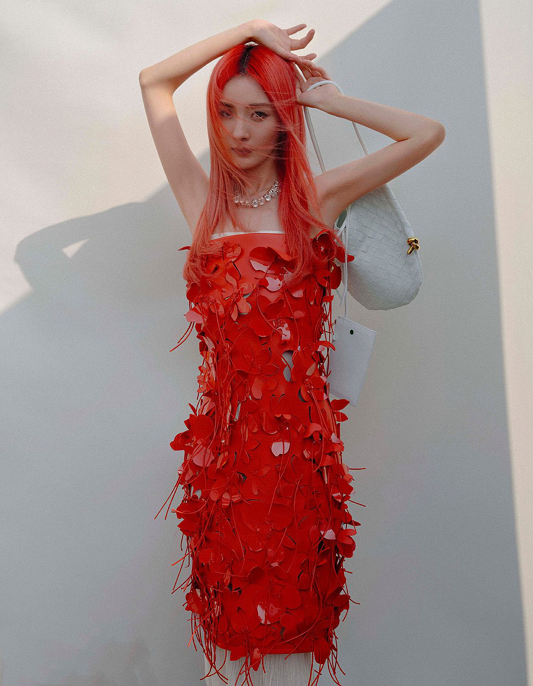 红色头发谁最适合?王楚然闪瞎我的眼,鞠婧祎很非主流,她好绝!